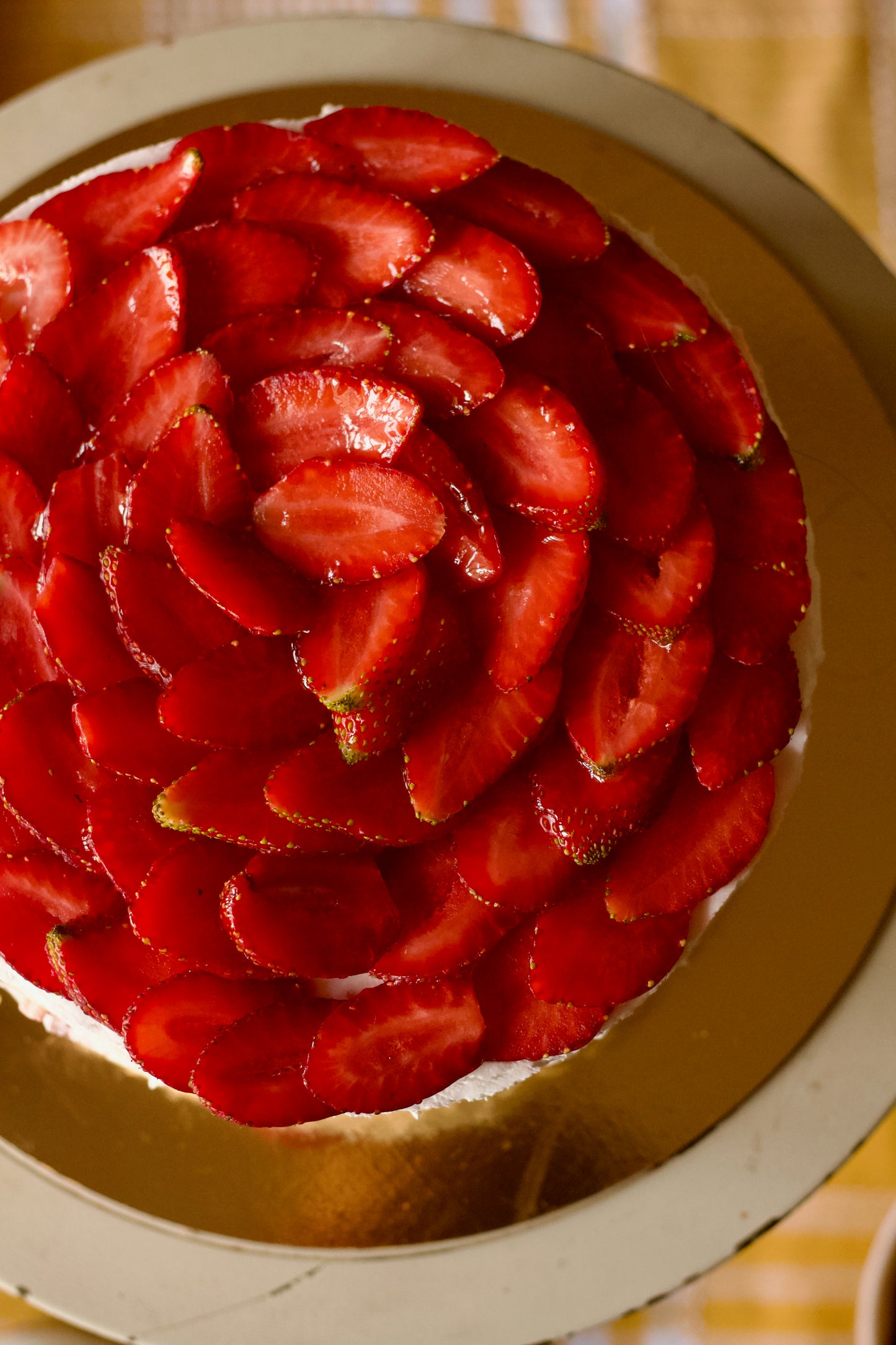 Mahabaleshwar Strawberry & Cream Chiffon Cake (Egg)