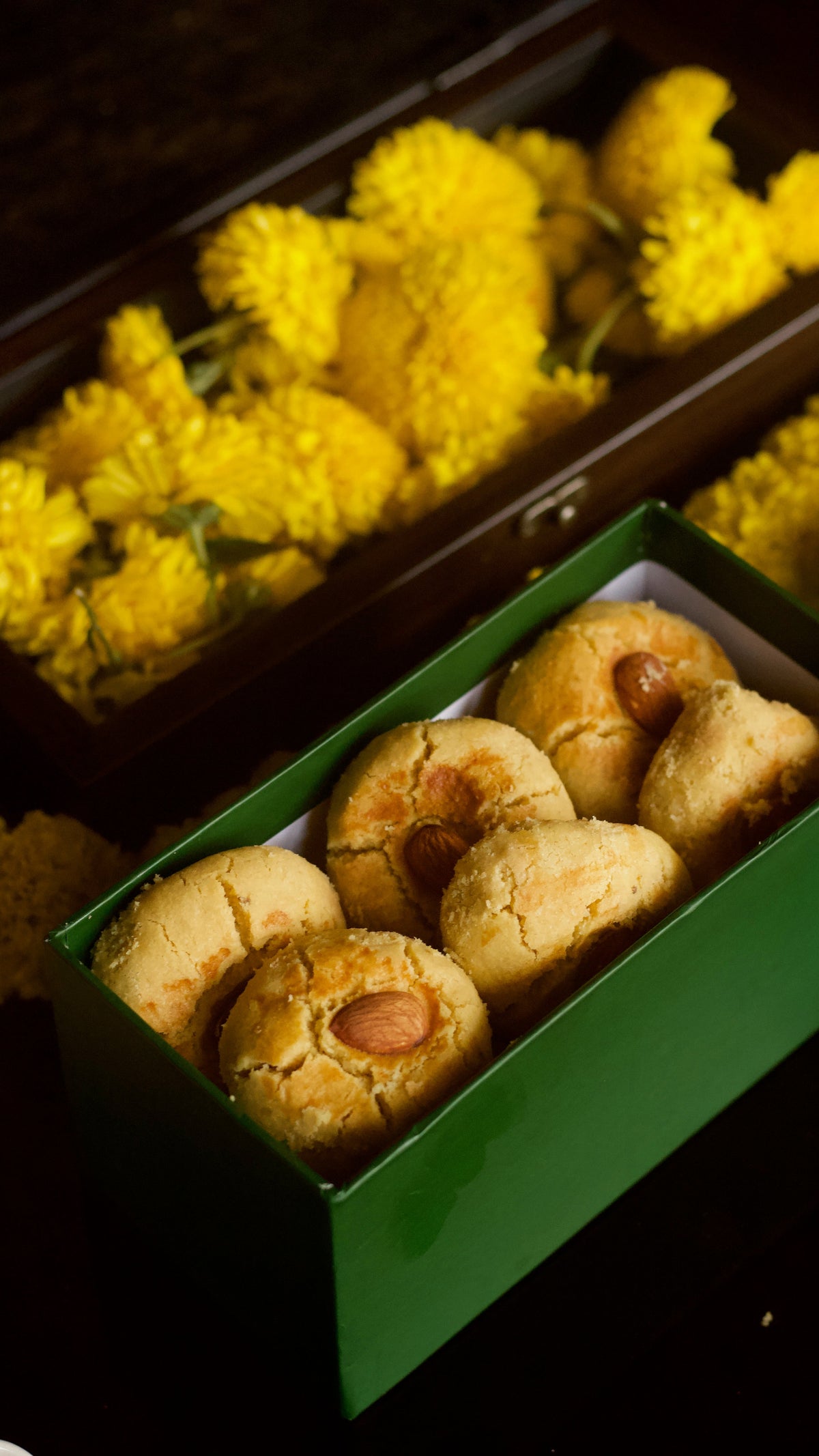 Atta Desi Ghee Badaam Nankhatai
